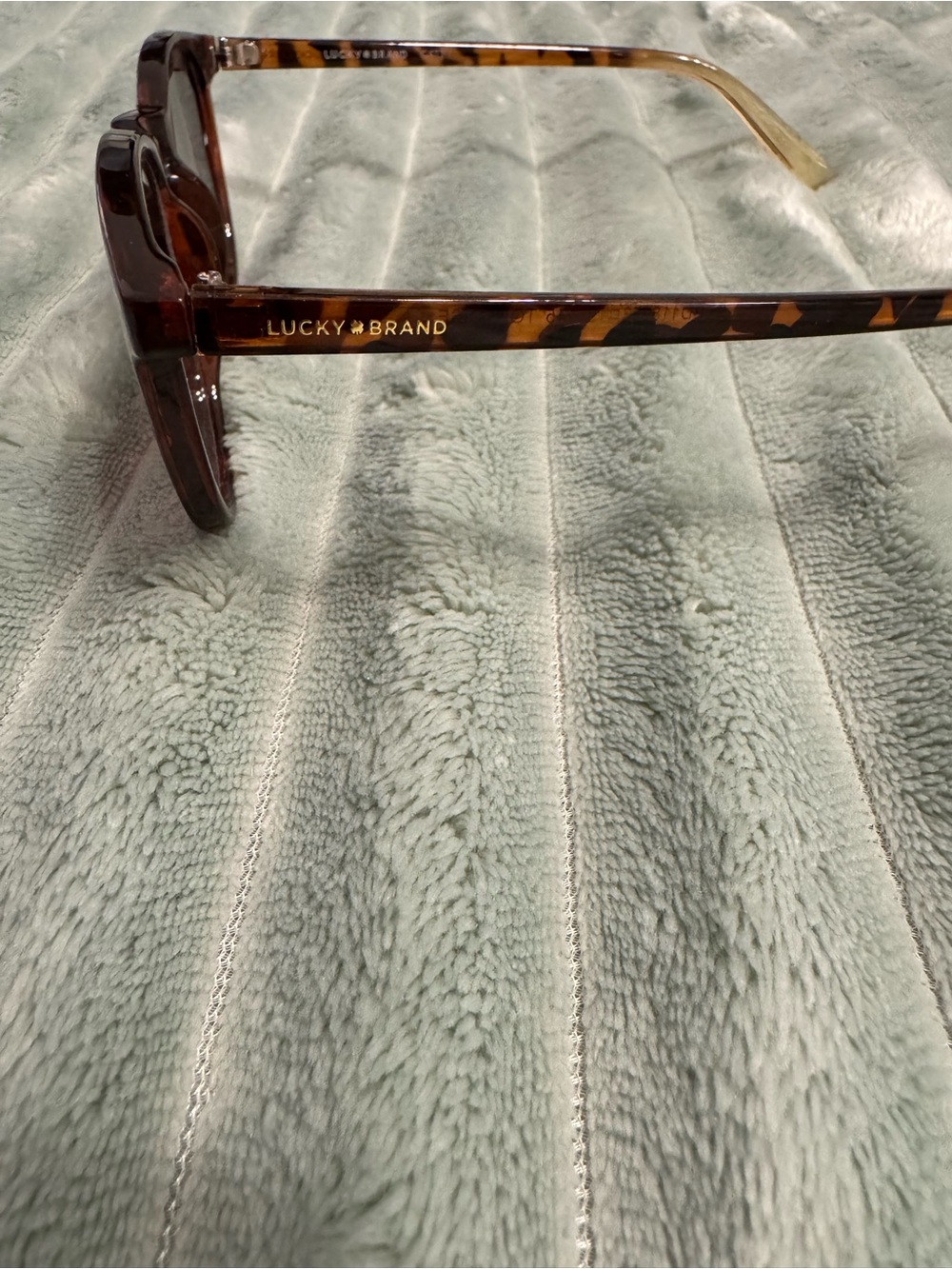 Lucky Brand Tortoise Frame Sunglasses in Brown and Amber